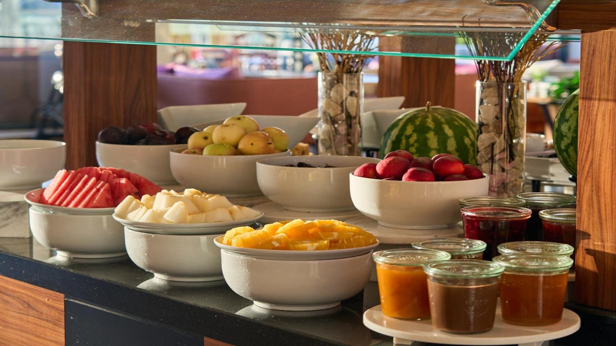 Holiday Inn Tashkent City By Ihg Exteriör bild
