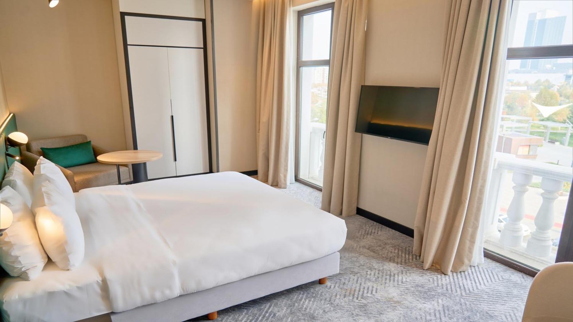 Holiday Inn Tashkent City By Ihg Exteriör bild
